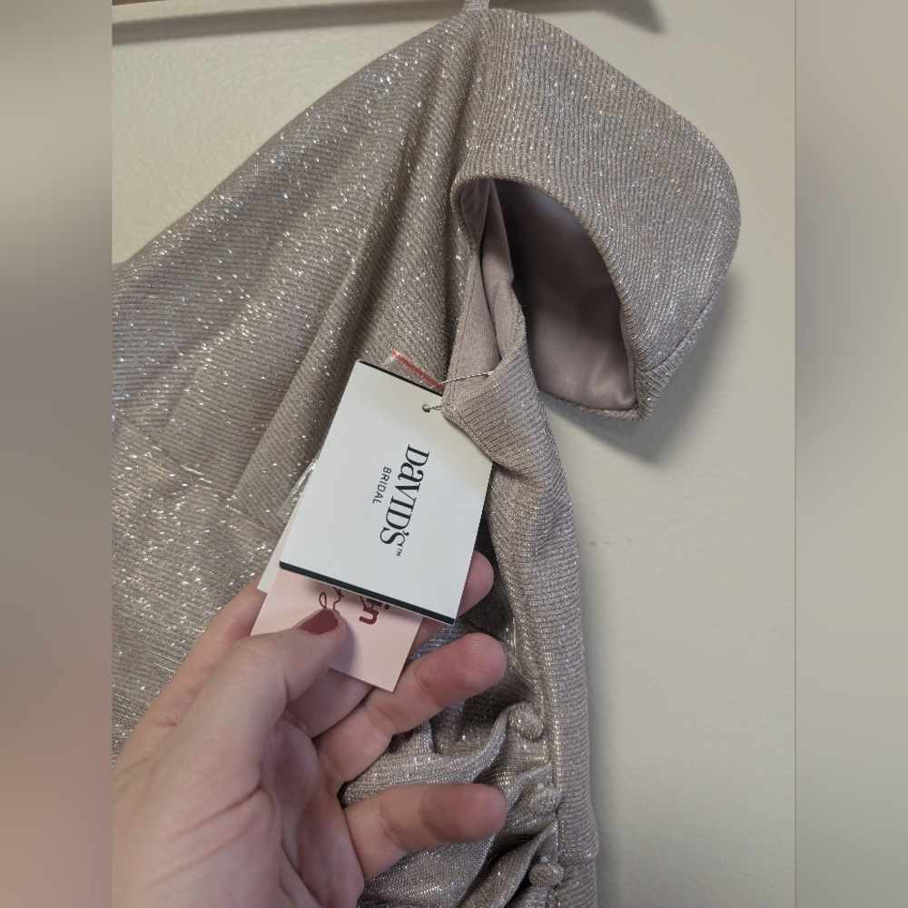 Oleg Cassini Champagne Metallic Off Shoulder Gown Size 12 nwt - Picture 4 of 11